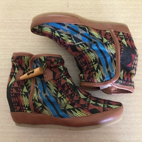 Skechers Hidden Wedge Ankle Bootie - Picture 7 of 13